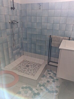 Towels, toilet paper