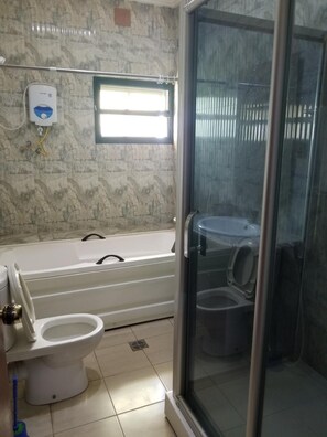 Artículos de tocador gratuitos, toallas, jabón, shampoo
