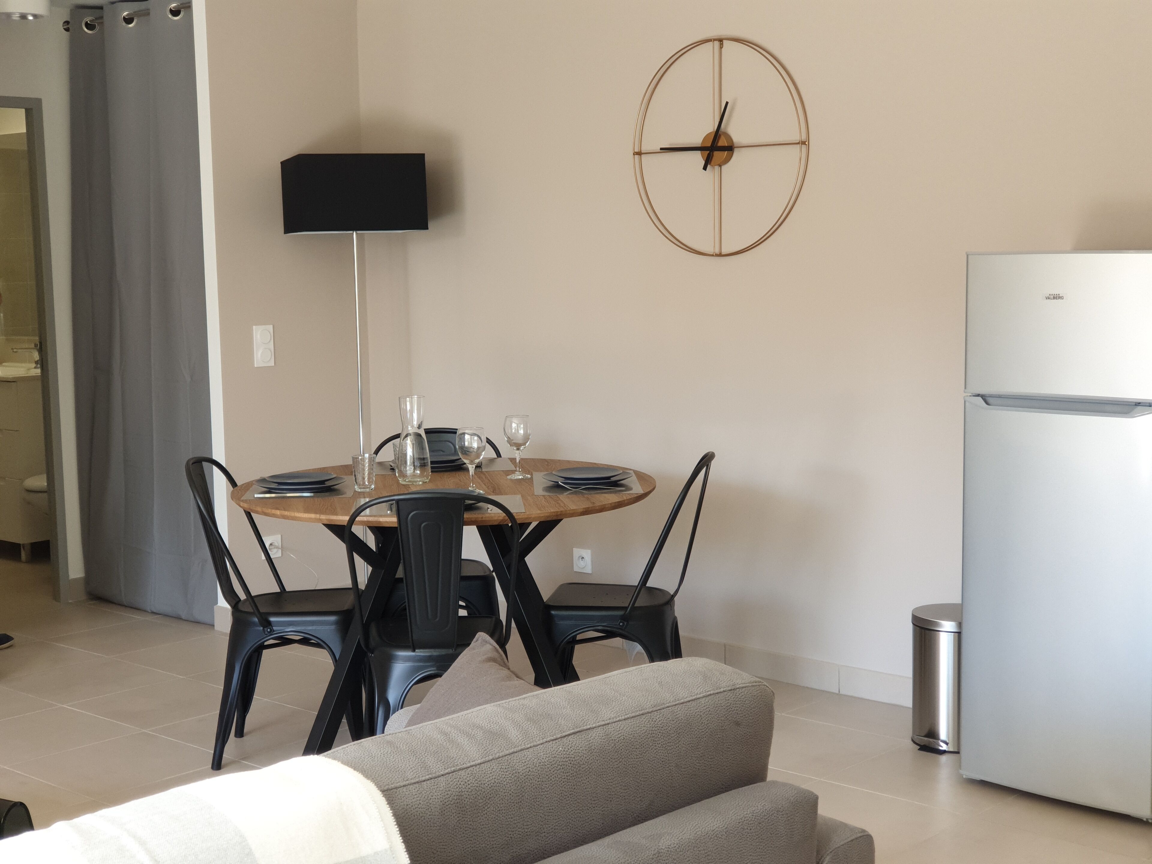 Bright cottage with terrace, garden and parking