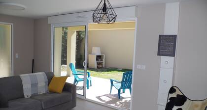 Bright cottage with terrace, garden and parking