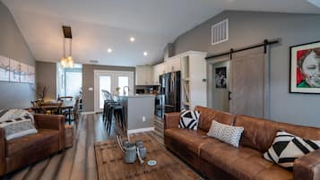 Smart TV, fireplace, DVD player