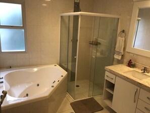 Ducha y bañera de hidromasaje