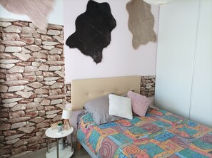 1 bedroom, desk, iron/ironing board, WiFi