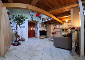 Smart TV, offices - Holiday Home in Historic Center Naples ! (NAPOLI)