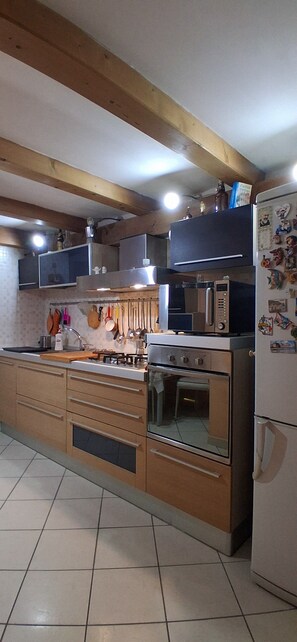 Fridge, microwave, oven, stovetop - Holiday Home in Historic Center Naples ! (NAPOLI)