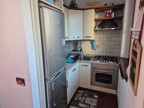 Kylskåp, ugn, spishäll och diskmaskin