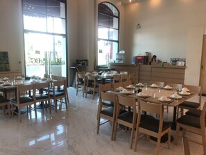 Desayuno buffet todos los días (con cargo) 