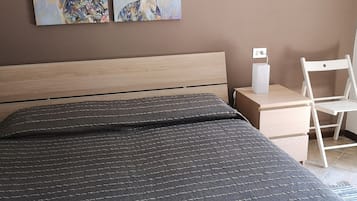 1 Schlafzimmer, BĂŒgeleisen/BĂŒgelbrett, WLAN, BettwĂ€sche