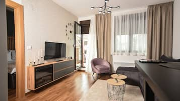 Premium appartement, 1 queensize bed met slaapbank | Luxe beddengoed, een minibar, een bureau, geluiddichte muren