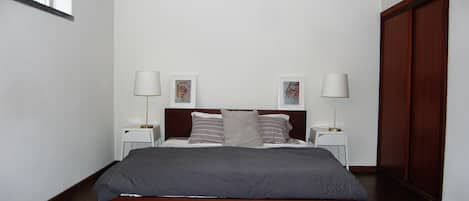 1 bedroom, desk, iron/ironing board, WiFi