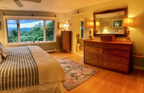 2 bedrooms, desk, iron/ironing board, free WiFi