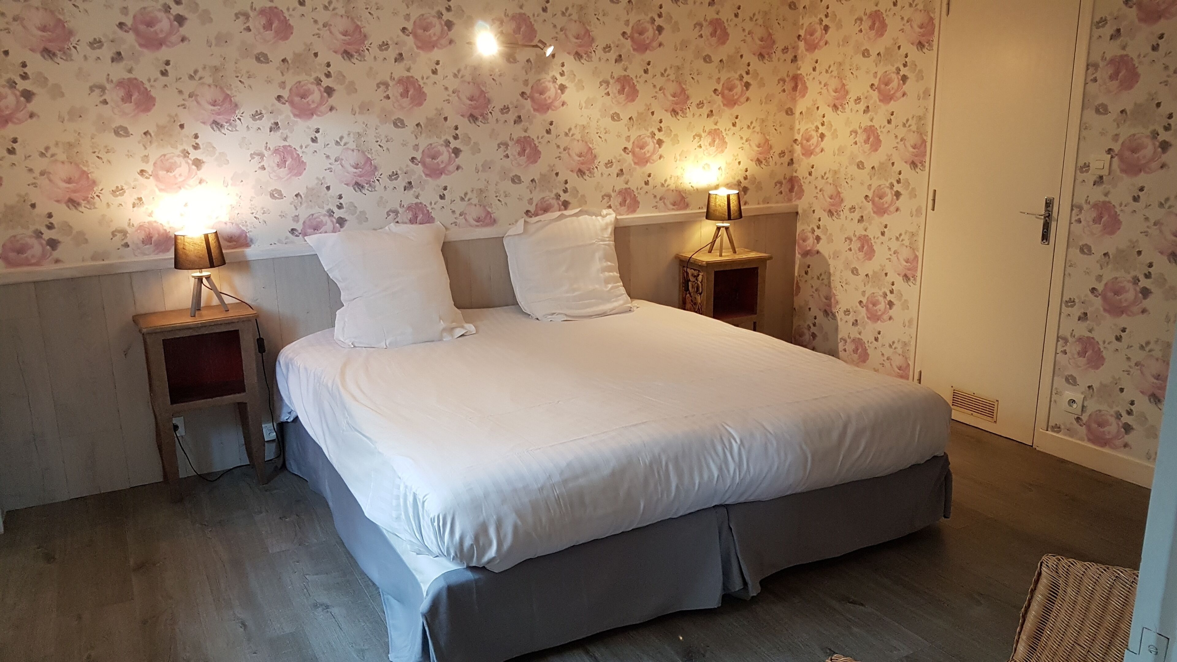 1 dormitorio, tabla de planchar con plancha, wifi gratis y ropa de cama