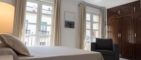 2 chambres, fer et planche à repasser, Wi-Fi gratuit, draps fournis