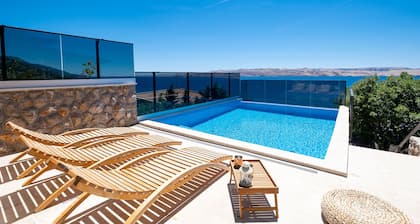 Apartments Matea with Infinity Pool