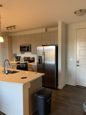 冰箱、微波炉、烤箱、炉灶