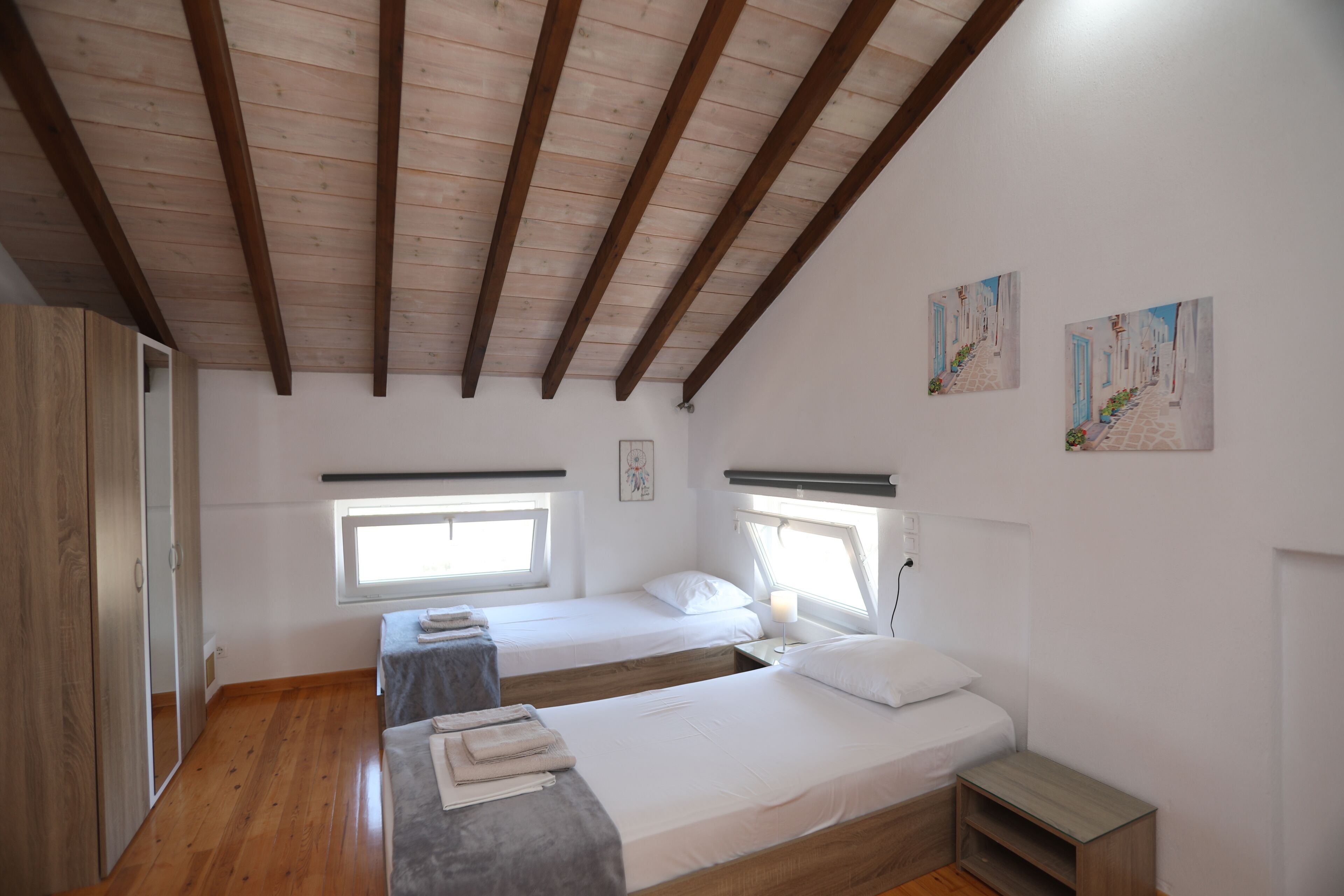 ΒΙΛΛΑ ΕΥΑ ΜΕ ΘΕΑ ΣΤΗΝ ΘΑΛΛΑΣΑ