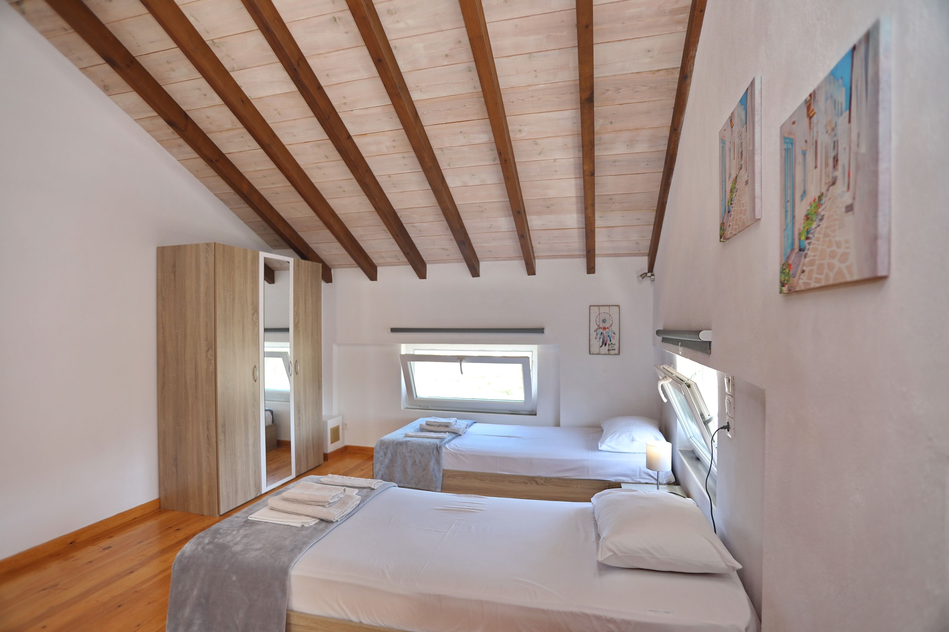 ΒΙΛΛΑ ΕΥΑ ΜΕ ΘΕΑ ΣΤΗΝ ΘΑΛΛΑΣΑ