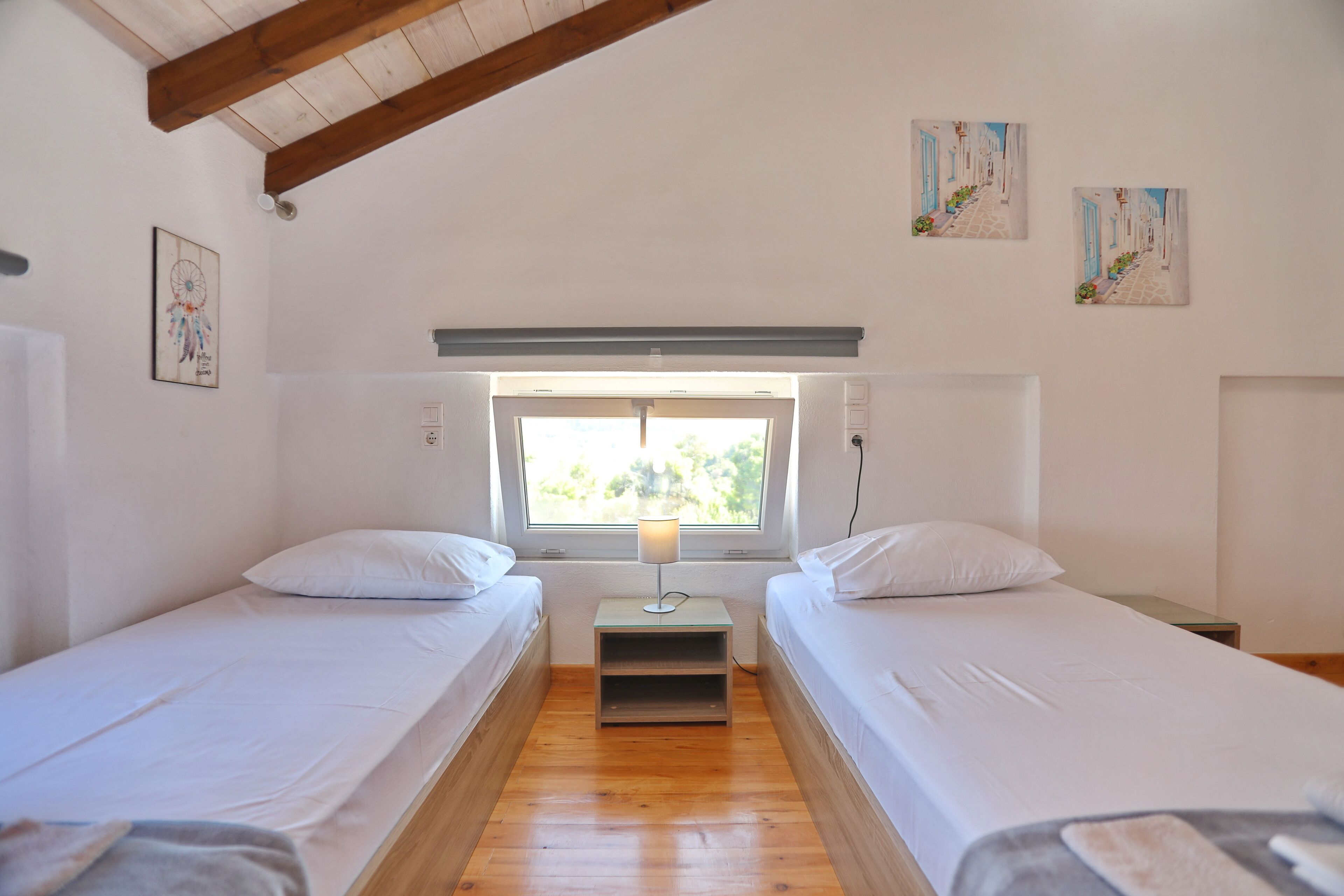 ΒΙΛΛΑ ΕΥΑ ΜΕ ΘΕΑ ΣΤΗΝ ΘΑΛΛΑΣΑ