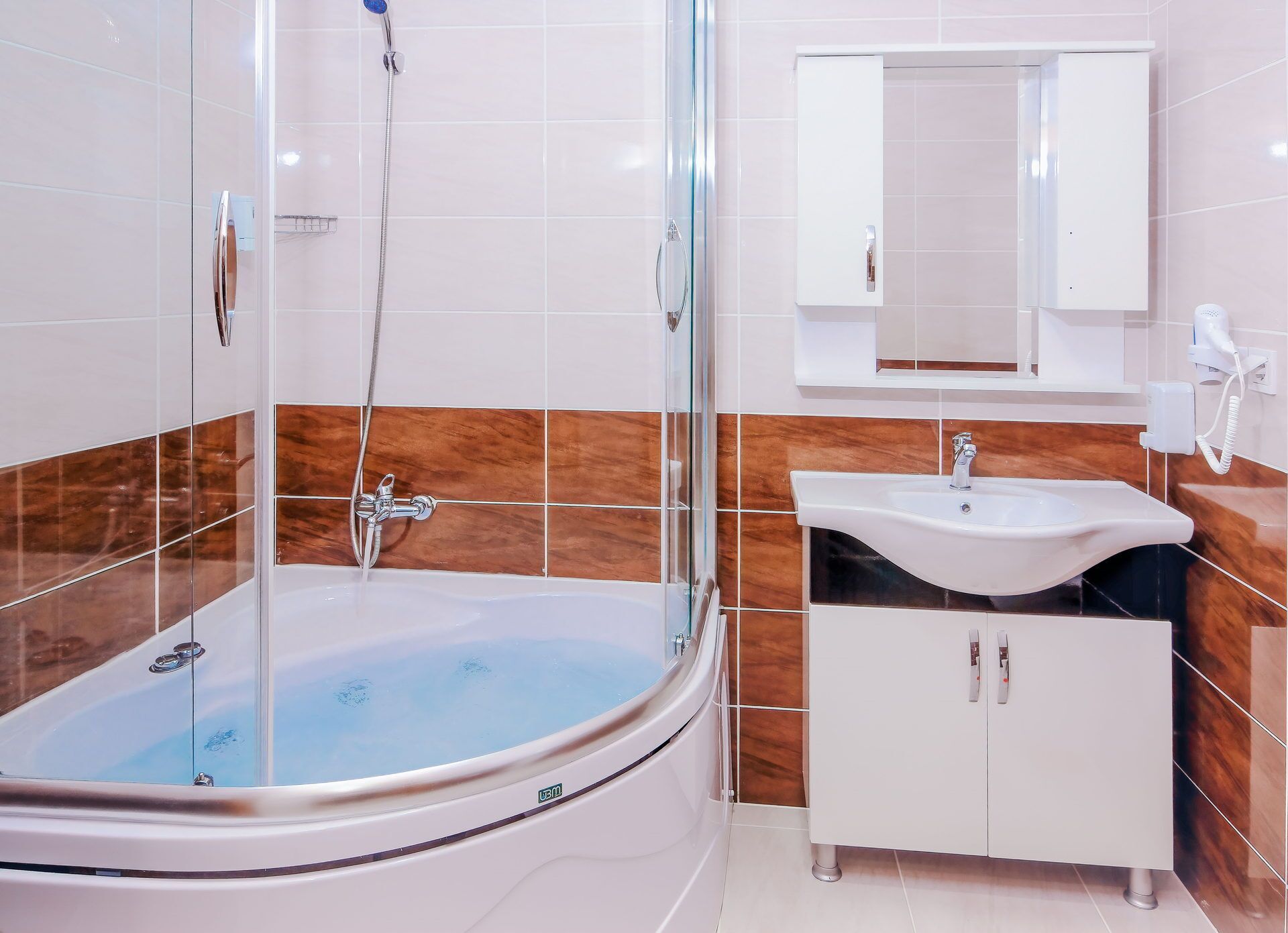 shower, rainfall showerhead, free toiletries, hair dryer