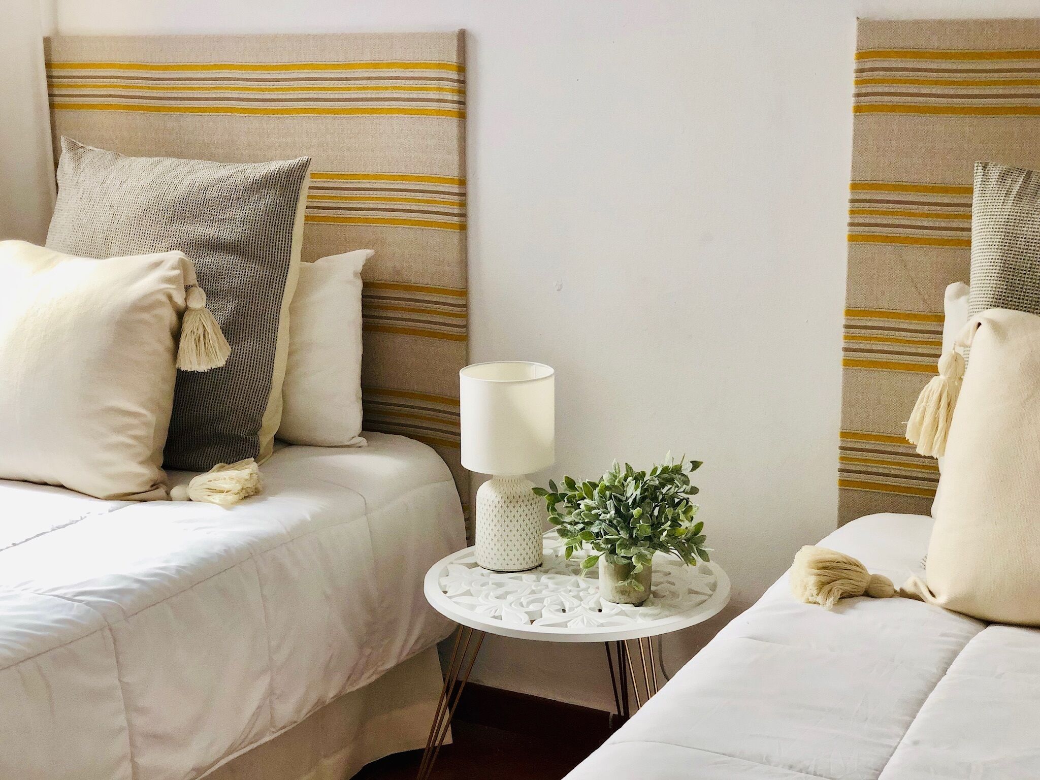 2 Schlafzimmer, laptopgeeigneter Arbeitsplatz, schallisolierte Zimmer