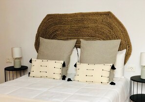 Unclassified image, 2 of 43, button