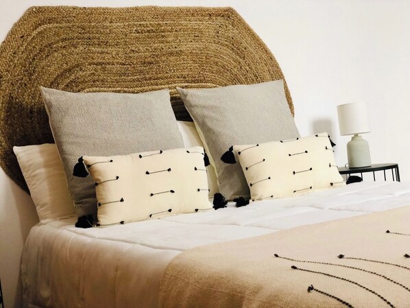 Unclassified image, 1 of 43, button