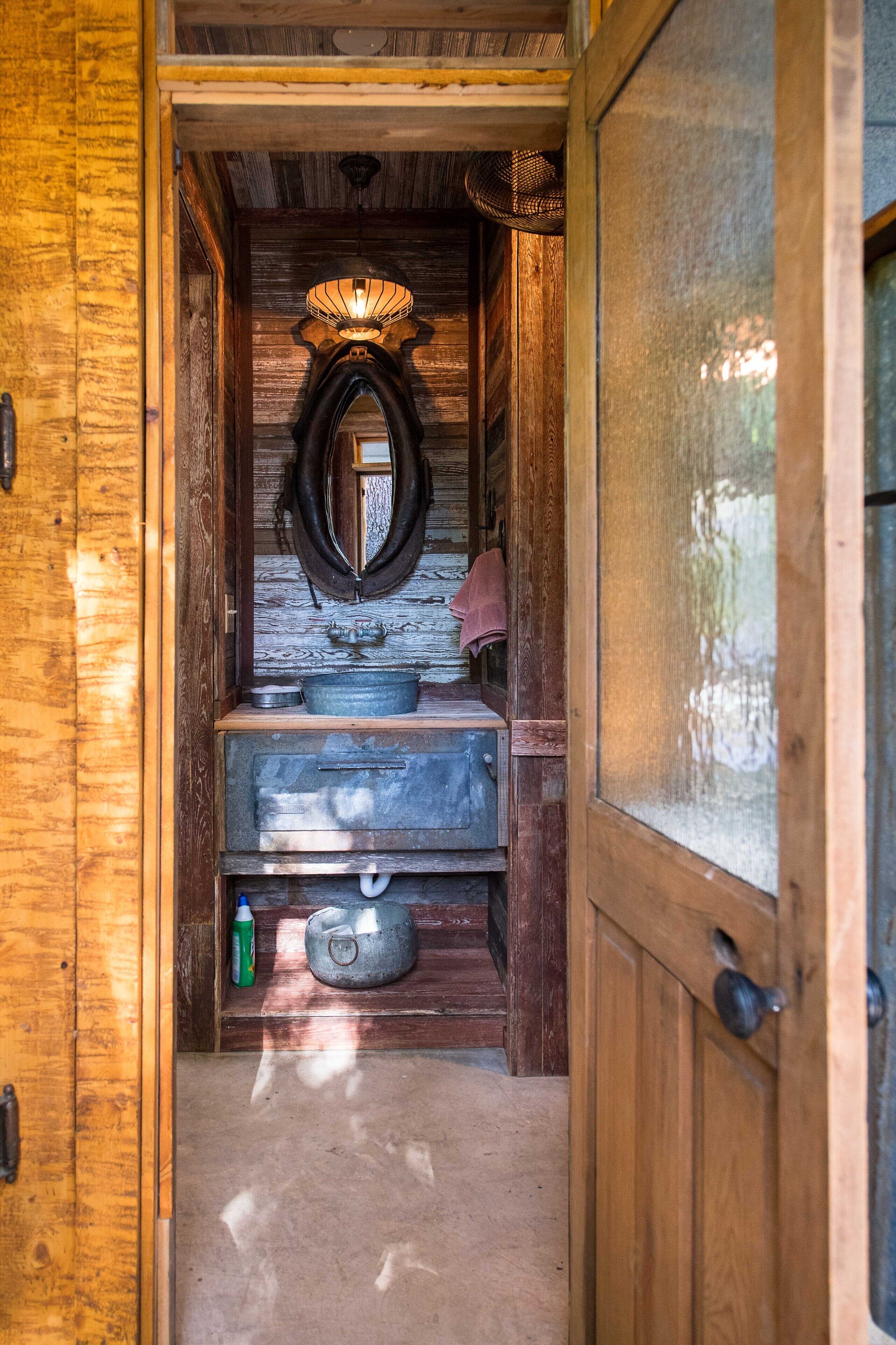 Guest House with semi-private swimming hole on cypress creek