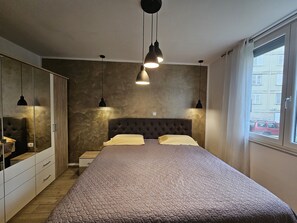 Apartment, 1 Bedroom | 1 bilik tidur, meja, Wi-fi percuma, cadar katil