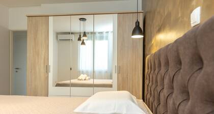 Deluxe Apartment near Bridge