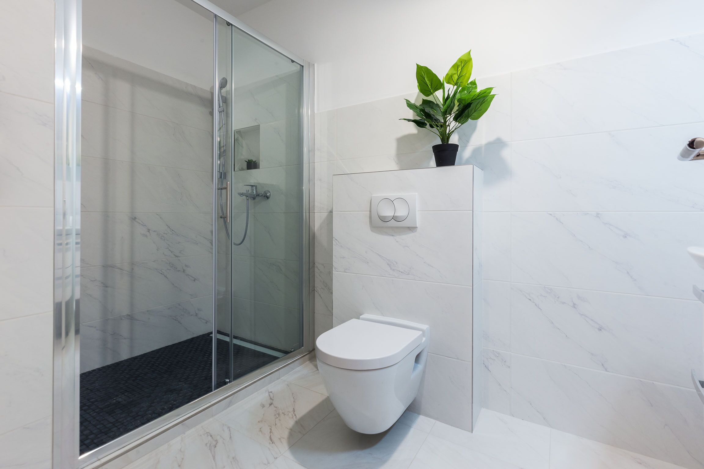 Apartamento, 1 habitación | Baño | Secador de pelo, toallas, jabón y papel higiénico
