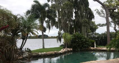 Lakefront Artist's Loft - Relax in Luxury!