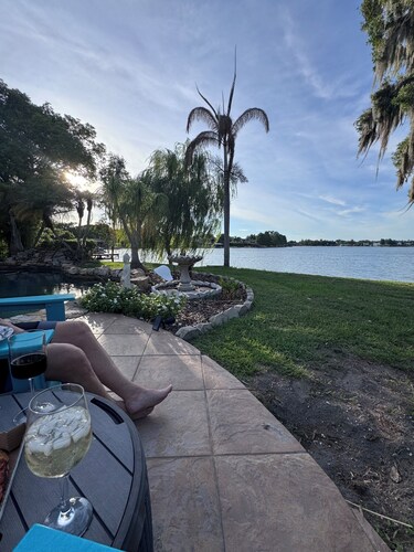 Lakefront Artist's Loft - Relax in Luxury!