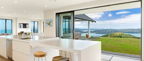 Luxury House, 4 Bedrooms, Sea View | Private kitchen | Full-size fridge, microwave, oven, stovetop