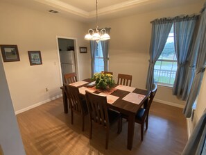 Dining - Home in a urban country setting, ideal anytime of the year Retreat (San Antonio)