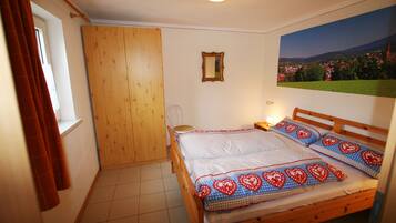 2 Schlafzimmer, Reisekinderbett, kostenloses WLAN, Bettwäsche