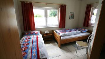 2 Schlafzimmer, Reisekinderbett, kostenloses WLAN, Bettwäsche