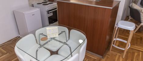 Fridge, oven, electric kettle, cookware/dishes/utensils