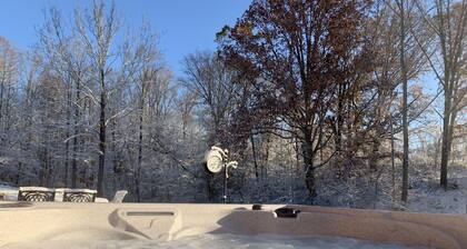 Poreallas, 3BR / 2BA (mahtuu 10 henkilöä) Internet, Puskurin allas, Palokammio, Grilli