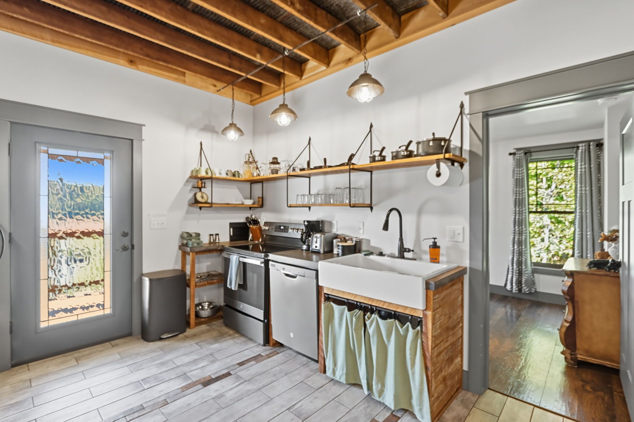 ثلاجة، ميكروويف، فرن، موقد طهي مسطح