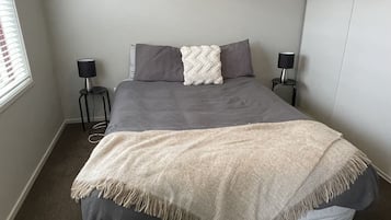 4 bedrooms, iron/ironing board, free WiFi, bed sheets