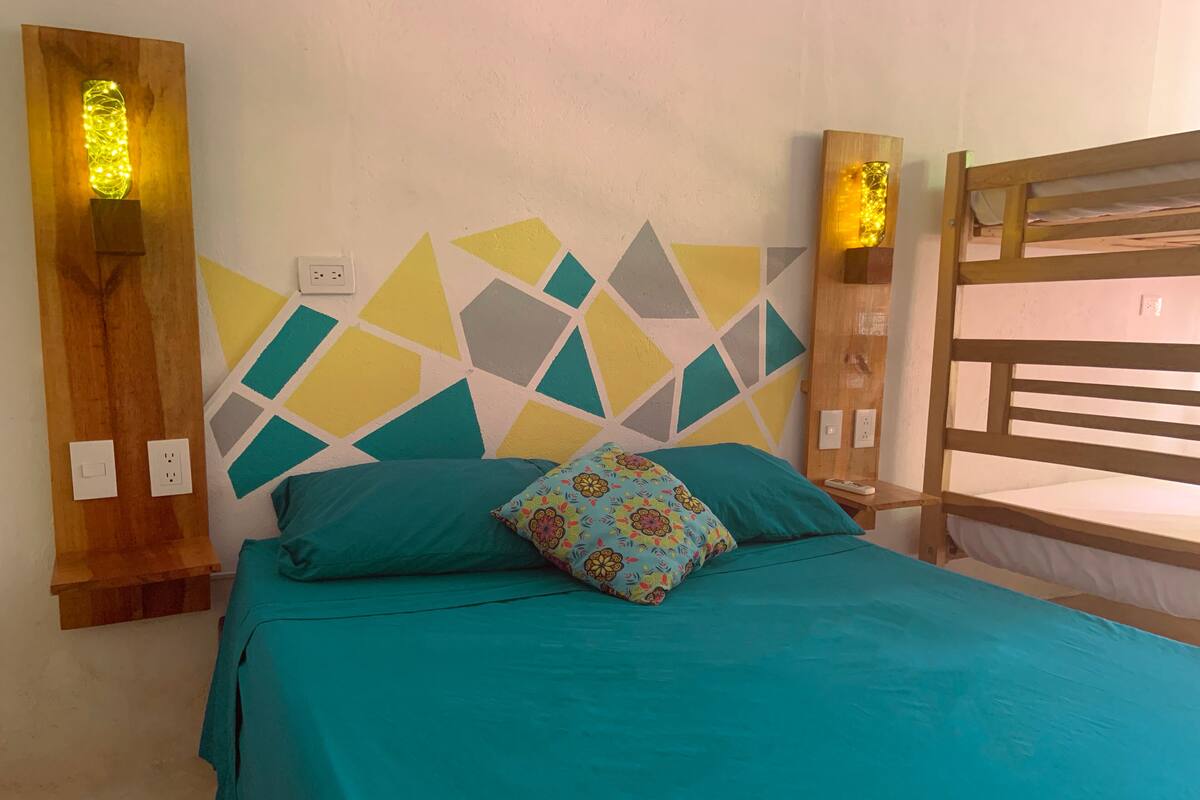 Minibar, muebles diferentes, wifi gratis y ropa de cama