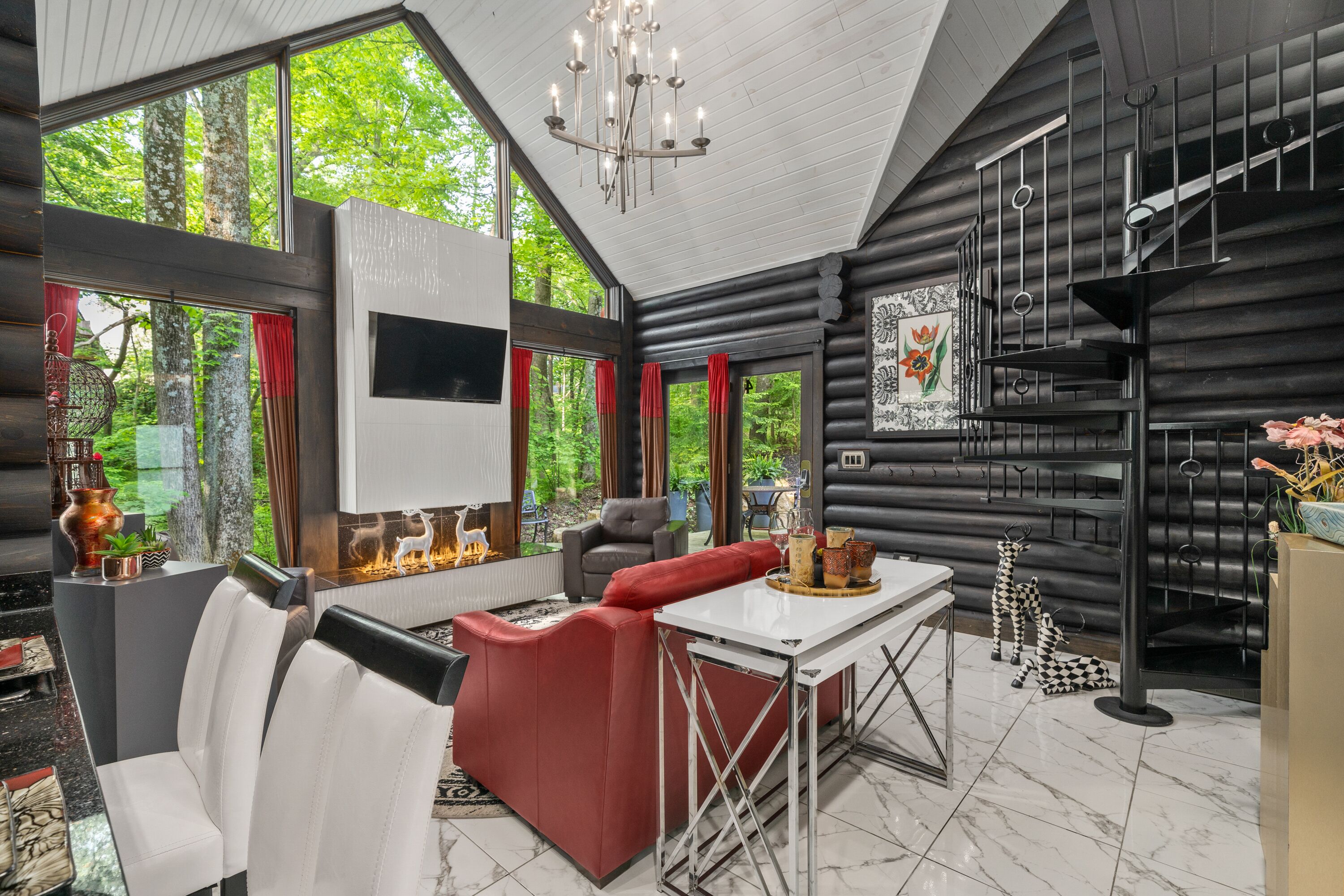 Private WaterFalls~Opulent Luxury~Hot Tub~Free Kayaks~Fire Table~King Bed