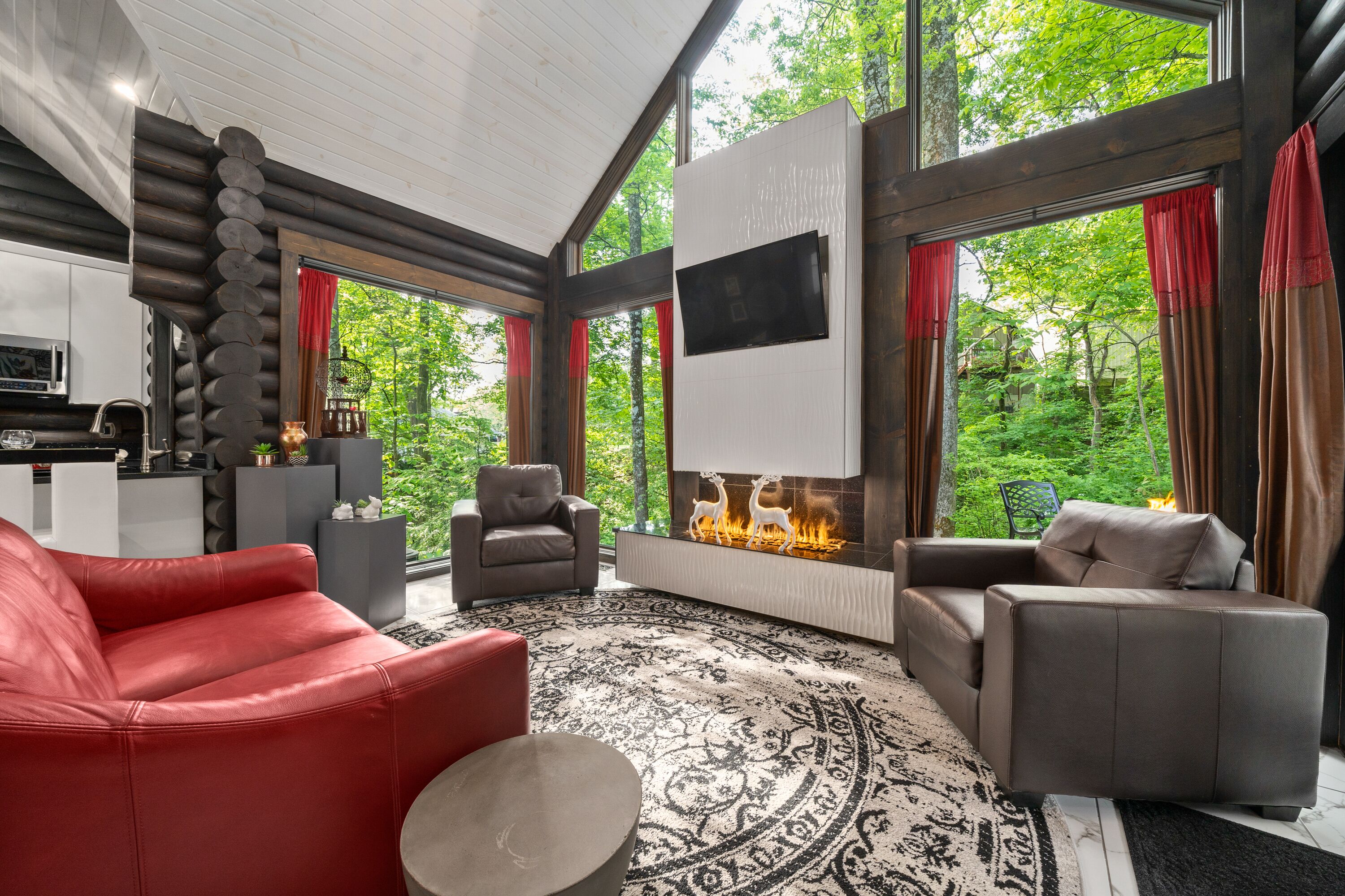 Private WaterFalls~Opulent Luxury~Hot Tub~Free Kayaks~Fire Table~King Bed