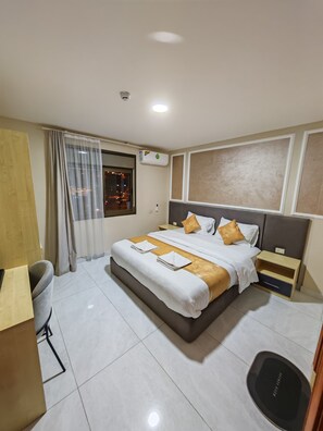 Deluxe Double Room, 1 Bedroom, Valley View | Laptop workspace, soundproofing, free WiFi, bed sheets - Rakan Apartment (Wadi Musa)