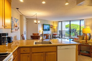 Interior - Kaanapali Shores 318 - SUPER CLEAN! OCEANVIEW 1BD / 1BA (Lahaina)
