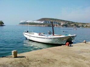 4 habitaciones, tabla de planchar con plancha, internet y ropa de cama