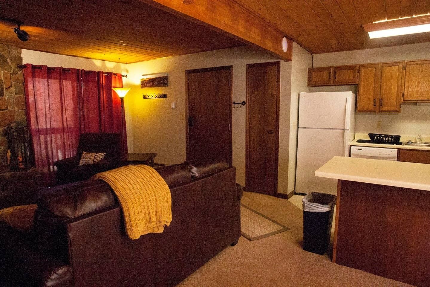 ANGEL FIRE ONE BEDROOM EASY WALK TO SKI LIFT!!