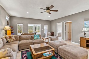 TV, fireplace, stereo - Life's always better at the Lake! (Harrison)