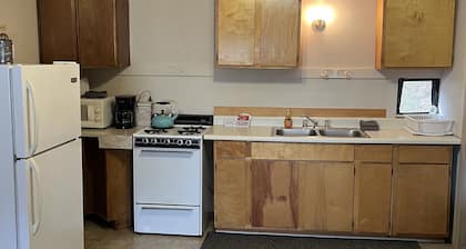 Brookside Motor inn