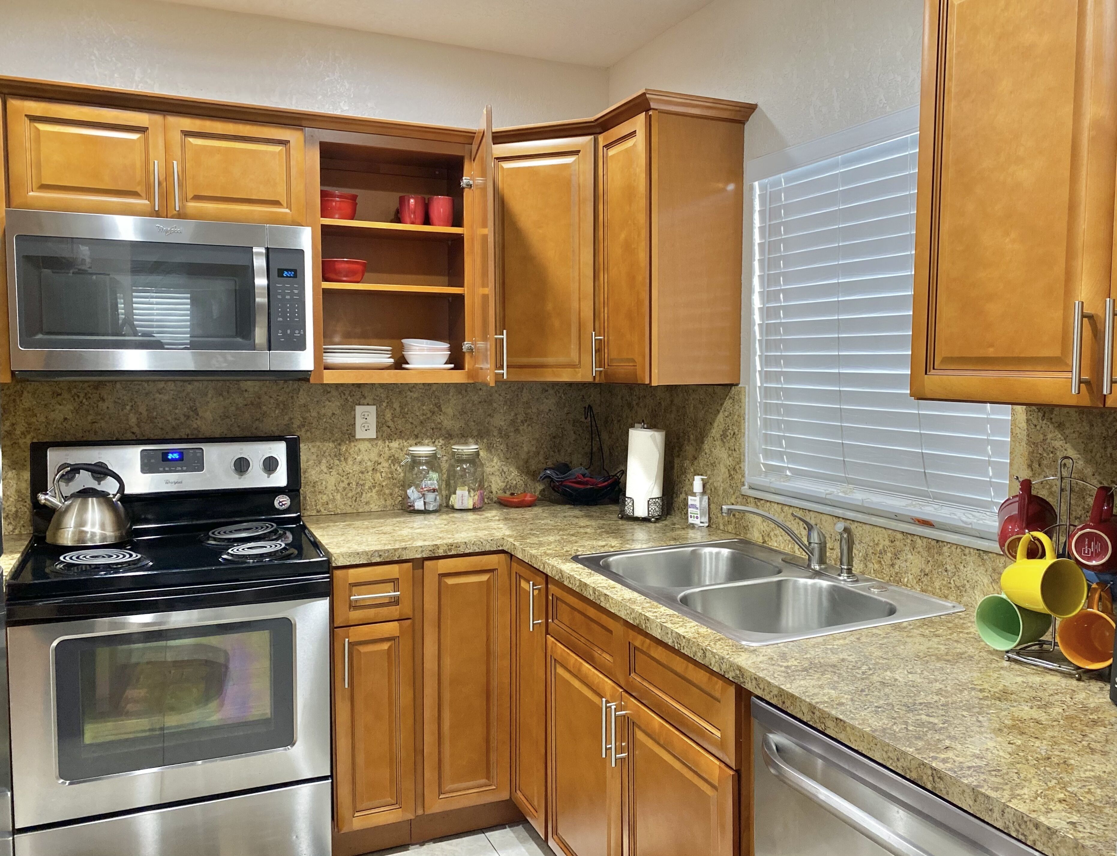 Cozy 3 Bedroom, Newly Renovated Hollywood Home